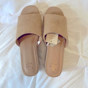 NWT Tan/Nude Colored A New Day Wedges